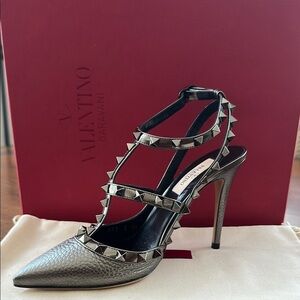 Valentino Garavani Rockstud Heels